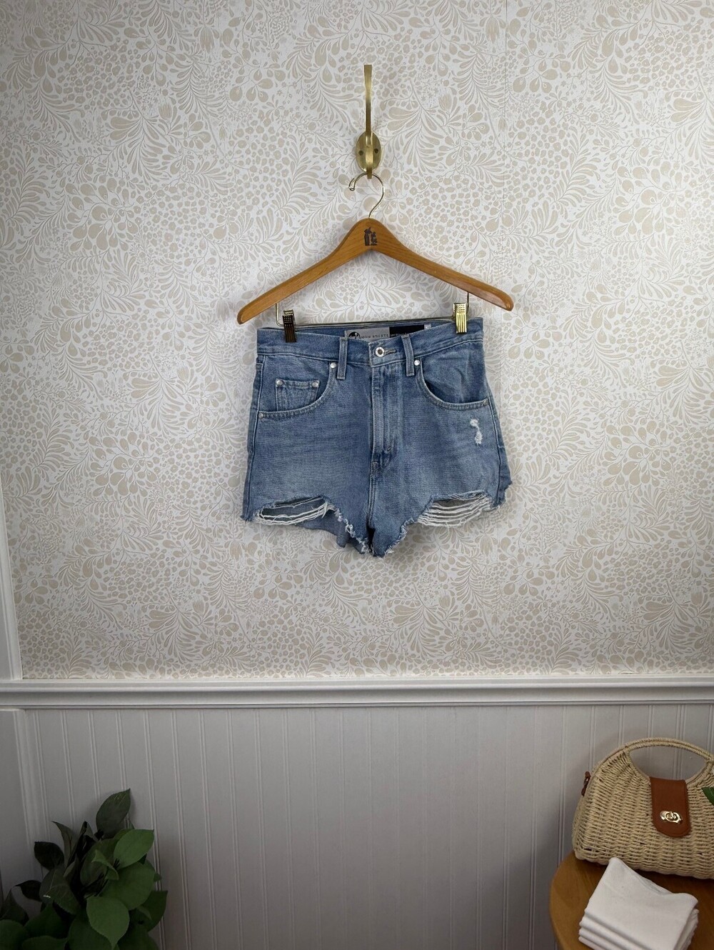 Levi's SilverTab Distressed High-Waisted 3" Mom Shorts - Size - 26